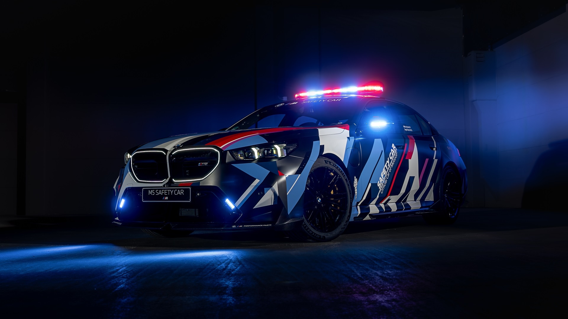 BMW M - PARTNER OF THE MOTOGP™. - Experience the extremes.