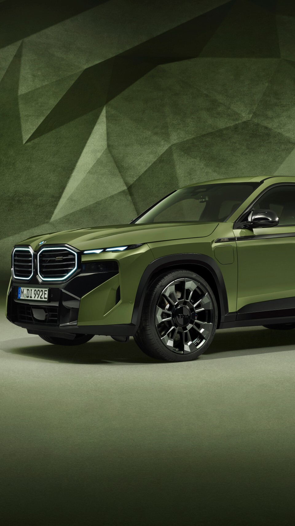 New BMW Individual special paint finishes for the BMW XM.