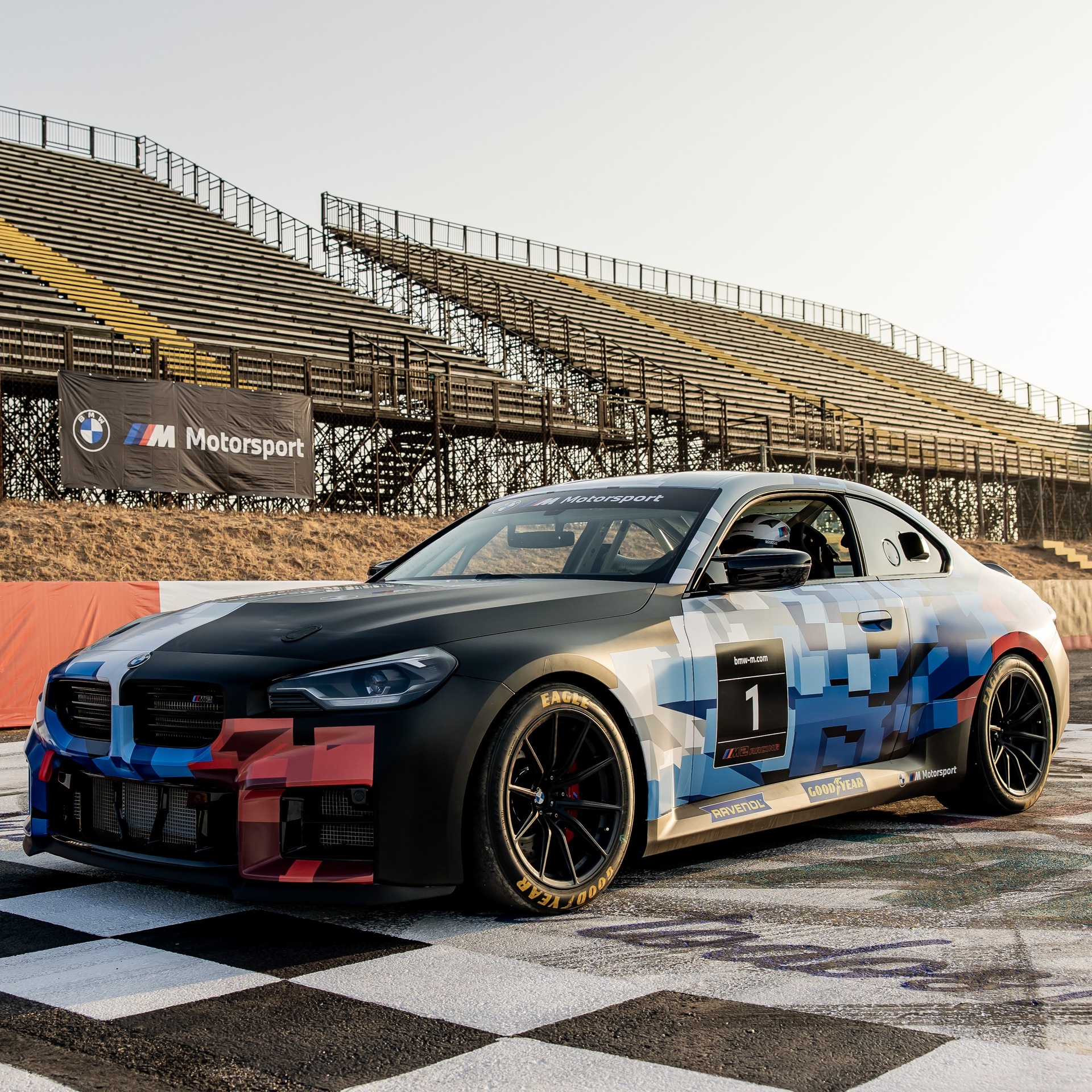 Assembly of the BMW M2 Racing at the factory in Mexico.