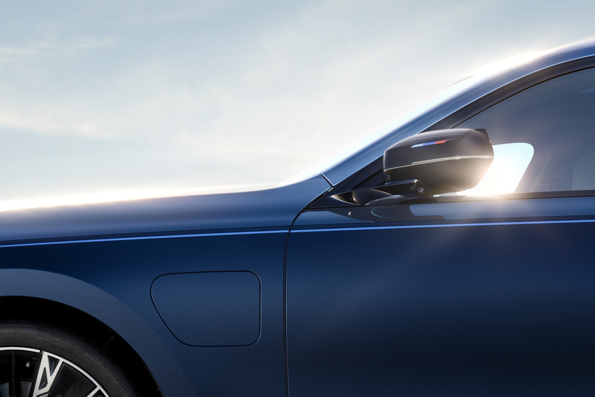 BMW M760e xDrive mit BMW Individual Dual-Finish Lackierung