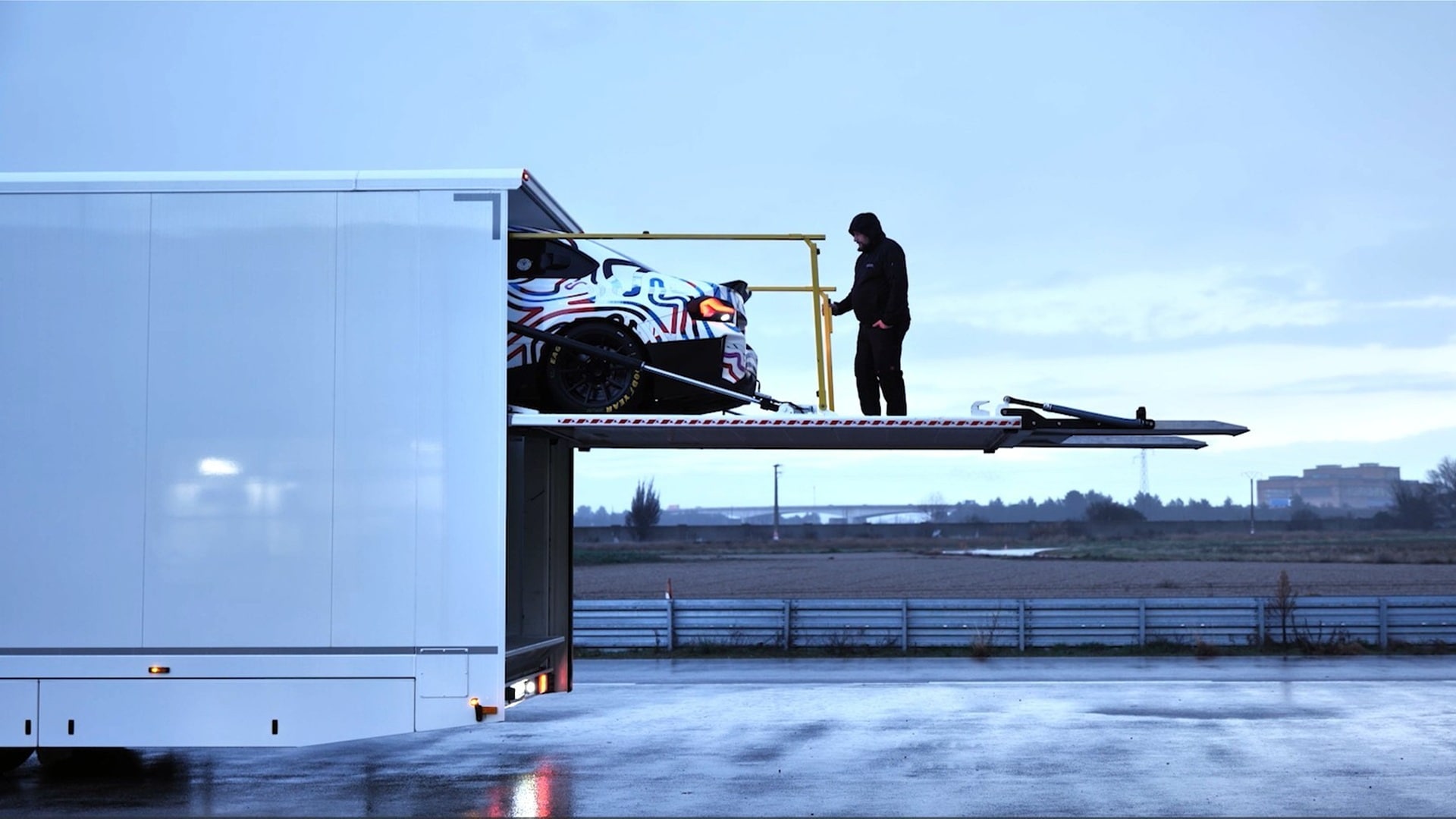 DAS ULTIMATIVE EINSTEIGER-RENNFAHRZEUG.