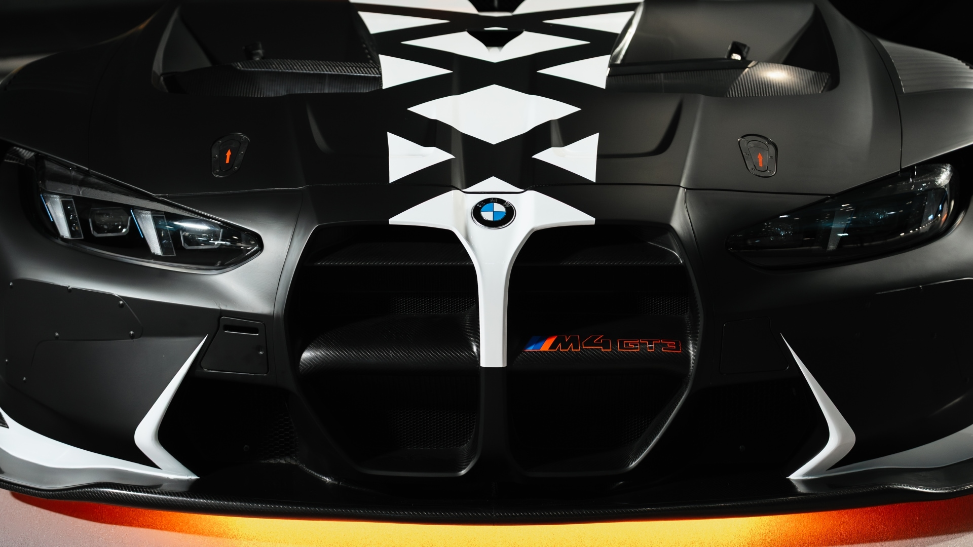BMW M4 GT3 EVO im „BLEACH“-Design