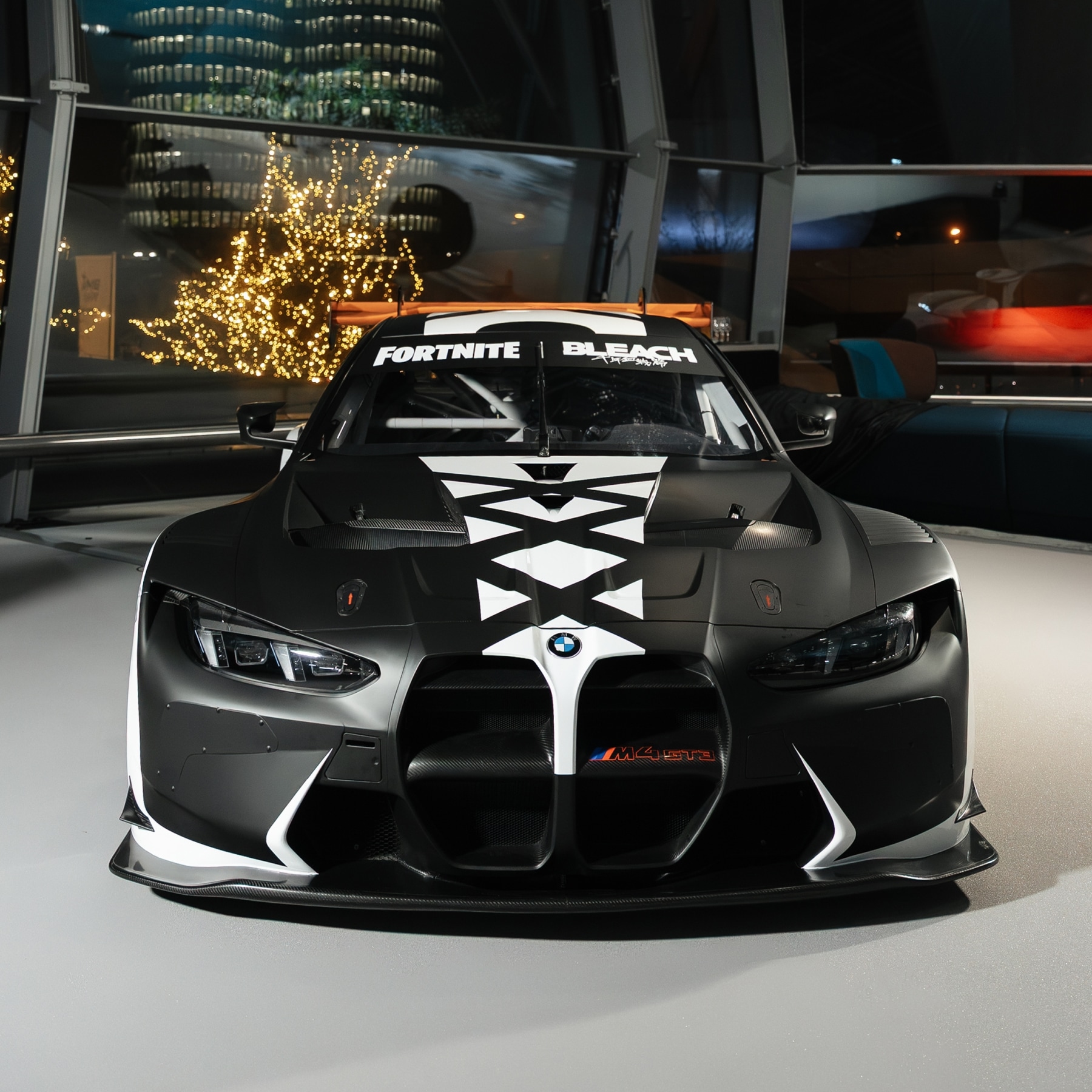 BMW M4 GT3 EVO IM „BLEACH“-DESIGN.