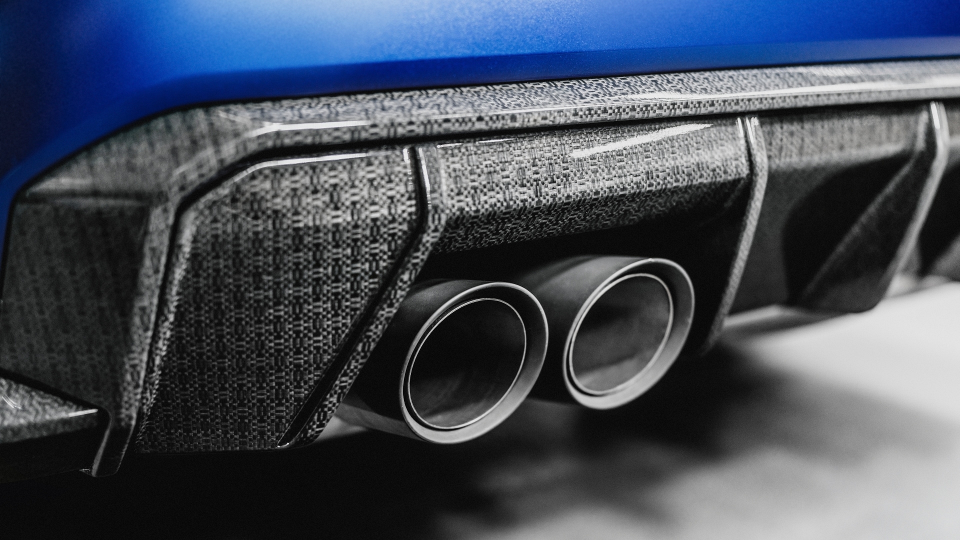 VOM MOTORSPORT IN DIE SERIE.